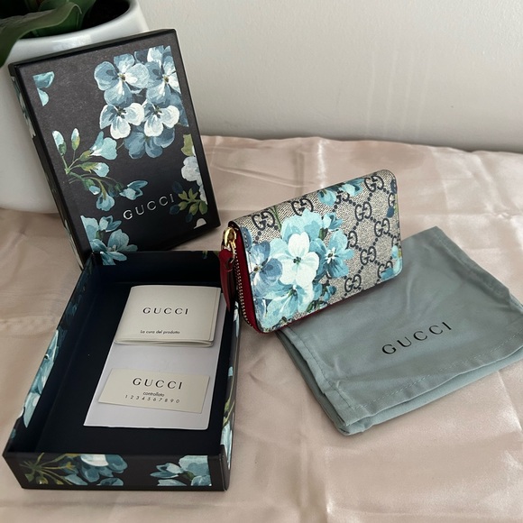 Gucci Handbags - Authentic Gucci Wallet